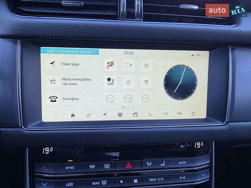 Седан Jaguar XF 2017 в Киеве