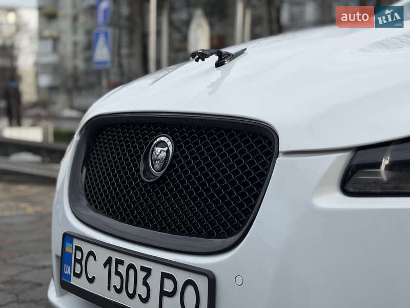 Седан Jaguar XF 2013 в Львове