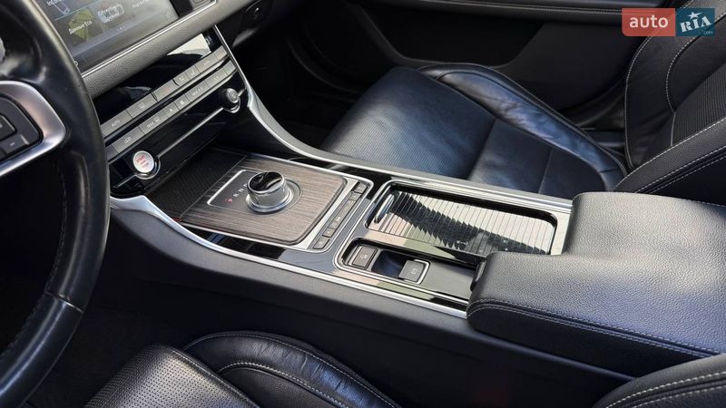 Седан Jaguar XF 2015 в Киеве