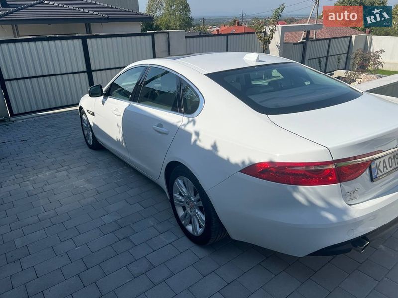 Седан Jaguar XF 2017 в Ужгороде