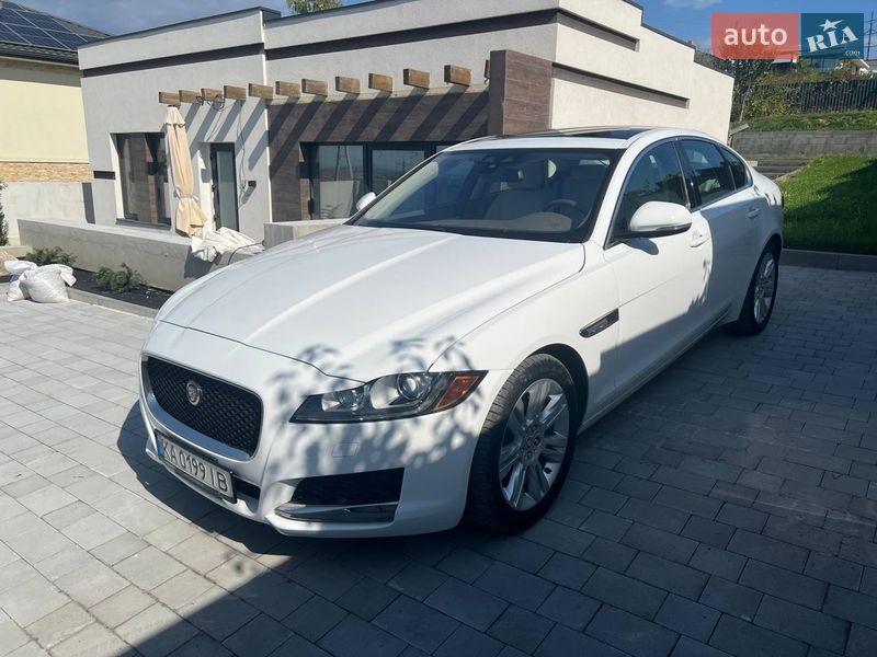 Седан Jaguar XF 2017 в Ужгороде