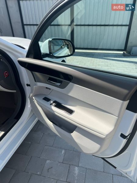 Седан Jaguar XF 2017 в Ужгороде