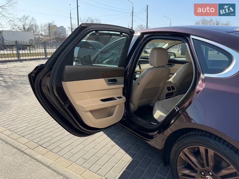 Седан Jaguar XF 2019 в Харкові