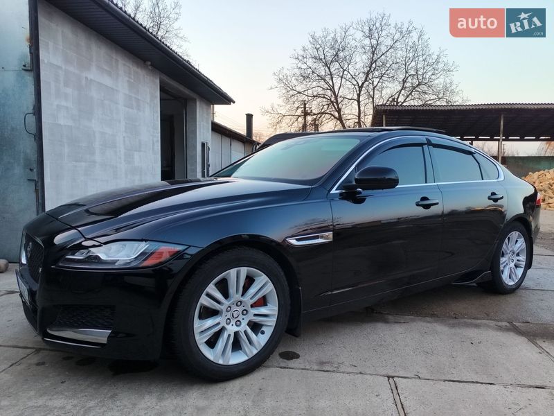 Седан Jaguar XF 2015 в Тячеві