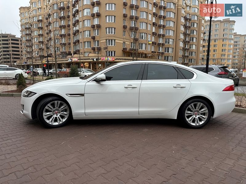 Седан Jaguar XF 2016 в Києві