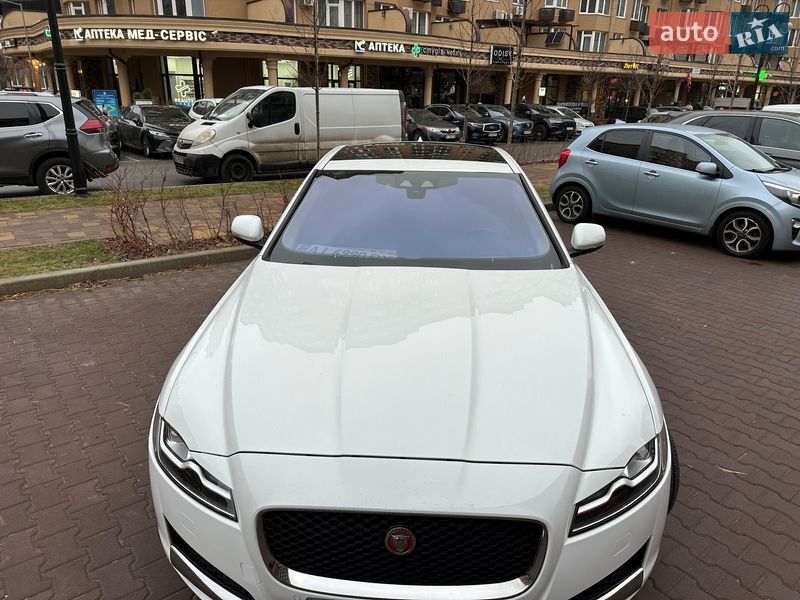 Седан Jaguar XF 2016 в Києві