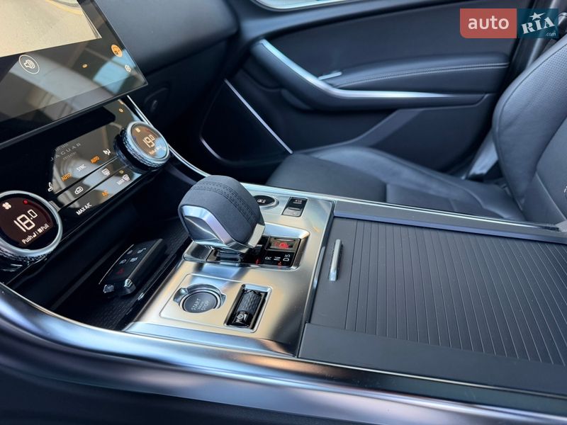 Седан Jaguar XF 2024 в Києві