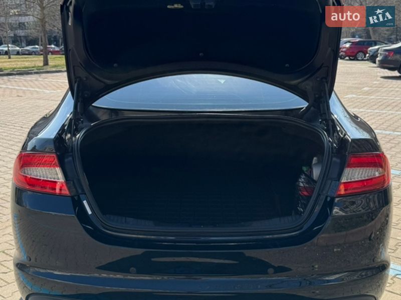 Седан Jaguar XF 2013 в Одесі