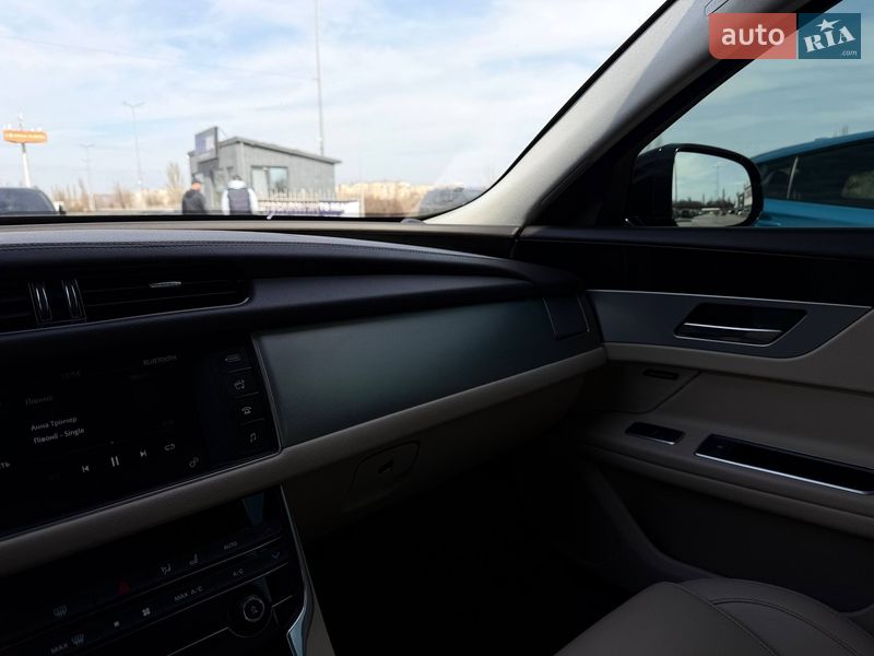 Седан Jaguar XF 2016 в Кривом Роге фото 75 Седан Jaguar XF 2016 в Кривом Роге