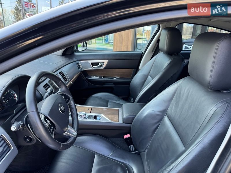 Седан Jaguar XF 2014 в Луцке