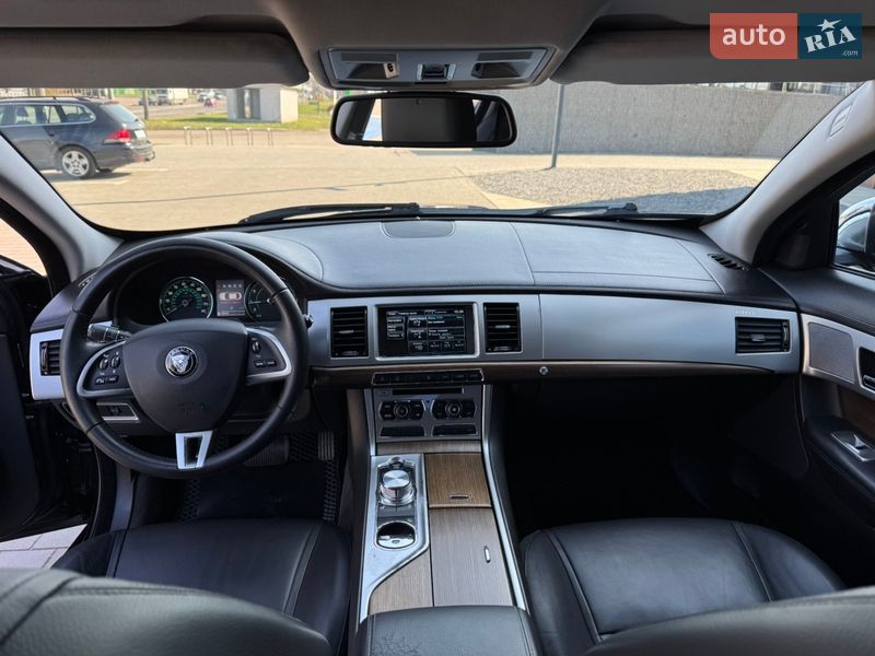 Седан Jaguar XF 2014 в Луцке