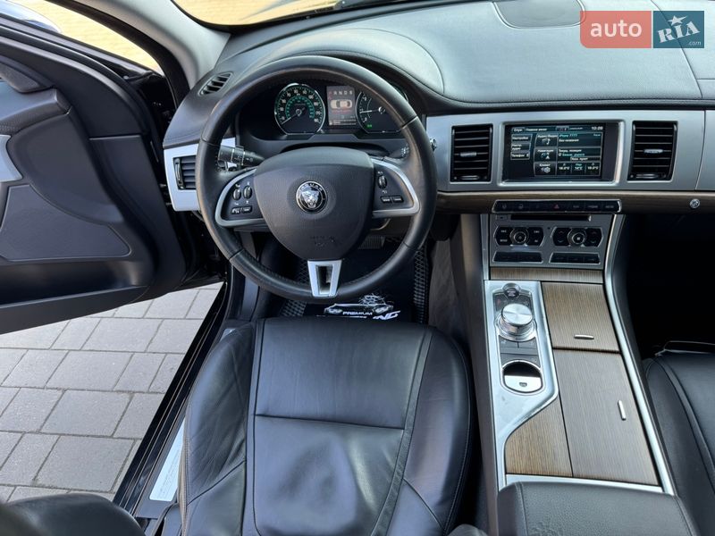 Седан Jaguar XF 2014 в Луцке