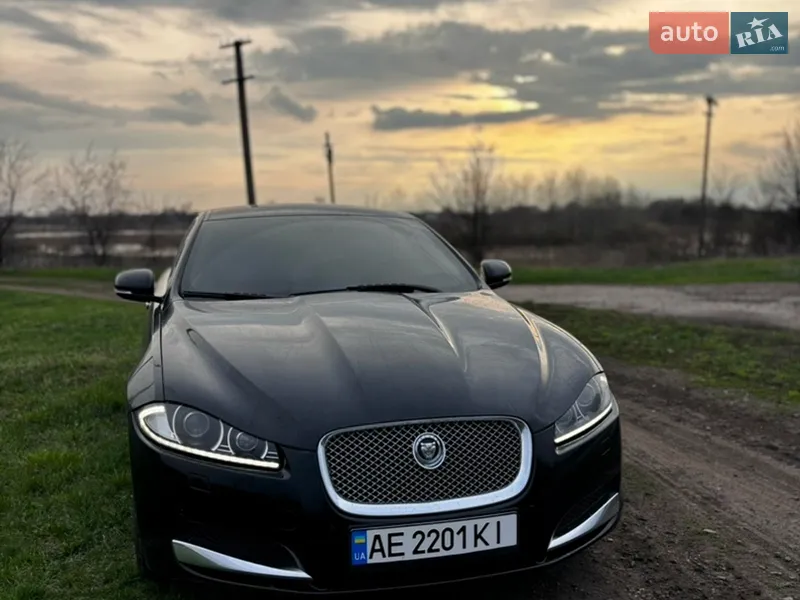 Jaguar XF