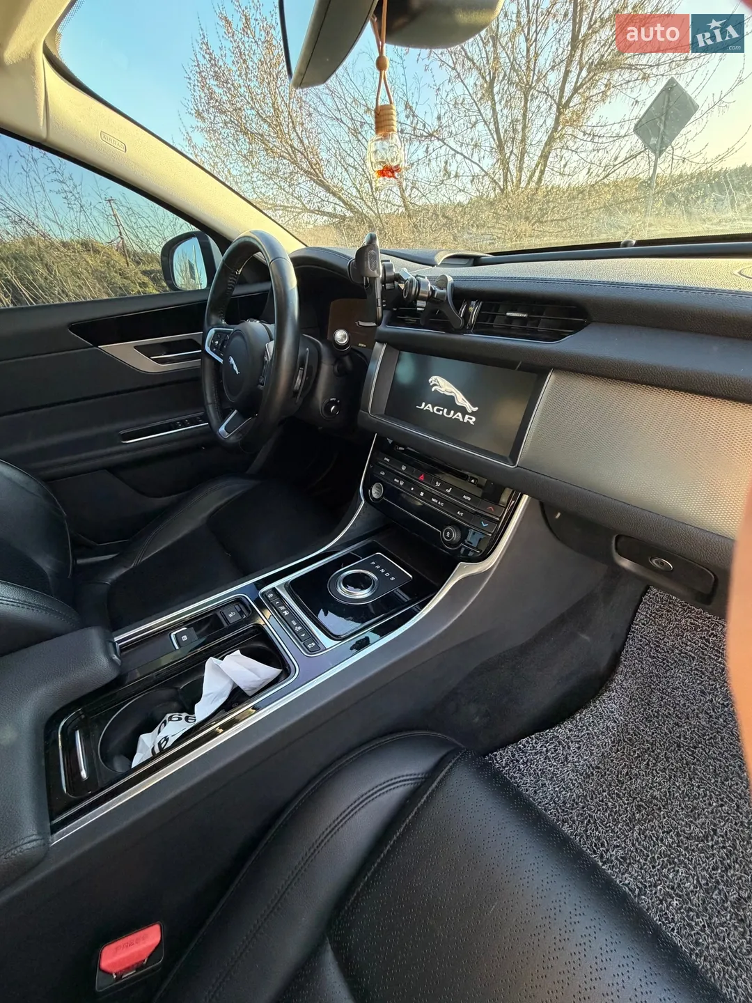 2017 Jaguar XF - мініатюра 36