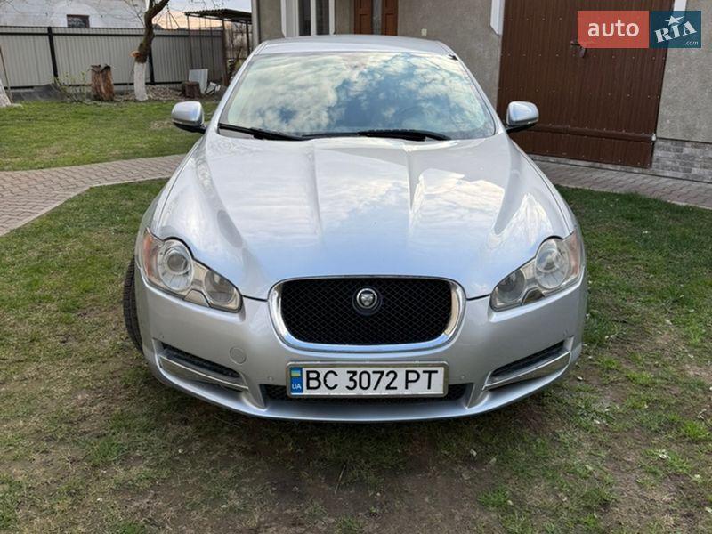 Седан Jaguar XF 2010 в Львове