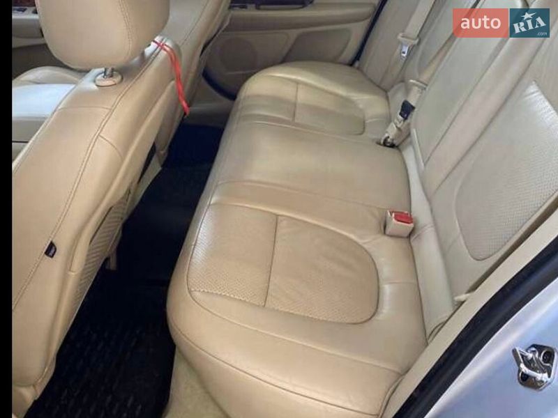 Седан Jaguar XF 2010 в Львове