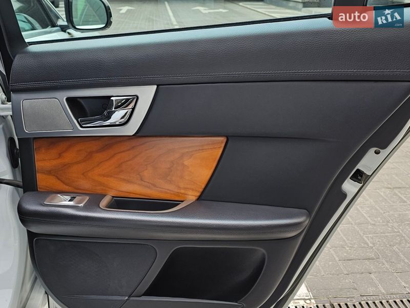 Седан Jaguar XF 2012 в Киеве фото 24 Седан Jaguar XF 2012 в Киеве