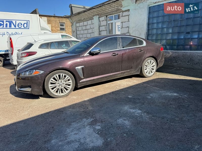 Седан Jaguar XF 2015 в Киеве фото Седан Jaguar XF 2015 в Киеве