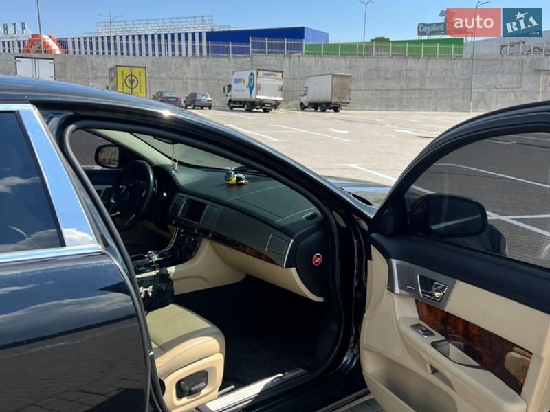 Седан Jaguar XF 2015 в Одесі