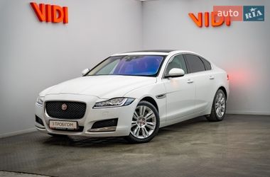 Седан Jaguar XF 2016 в Киеве