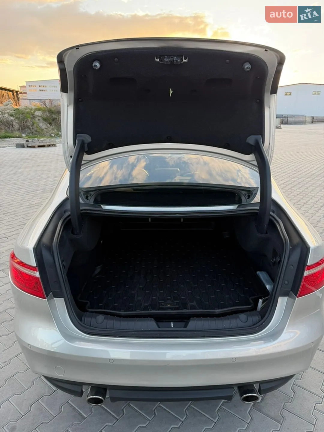 2016 Jaguar XF - мініатюра 32