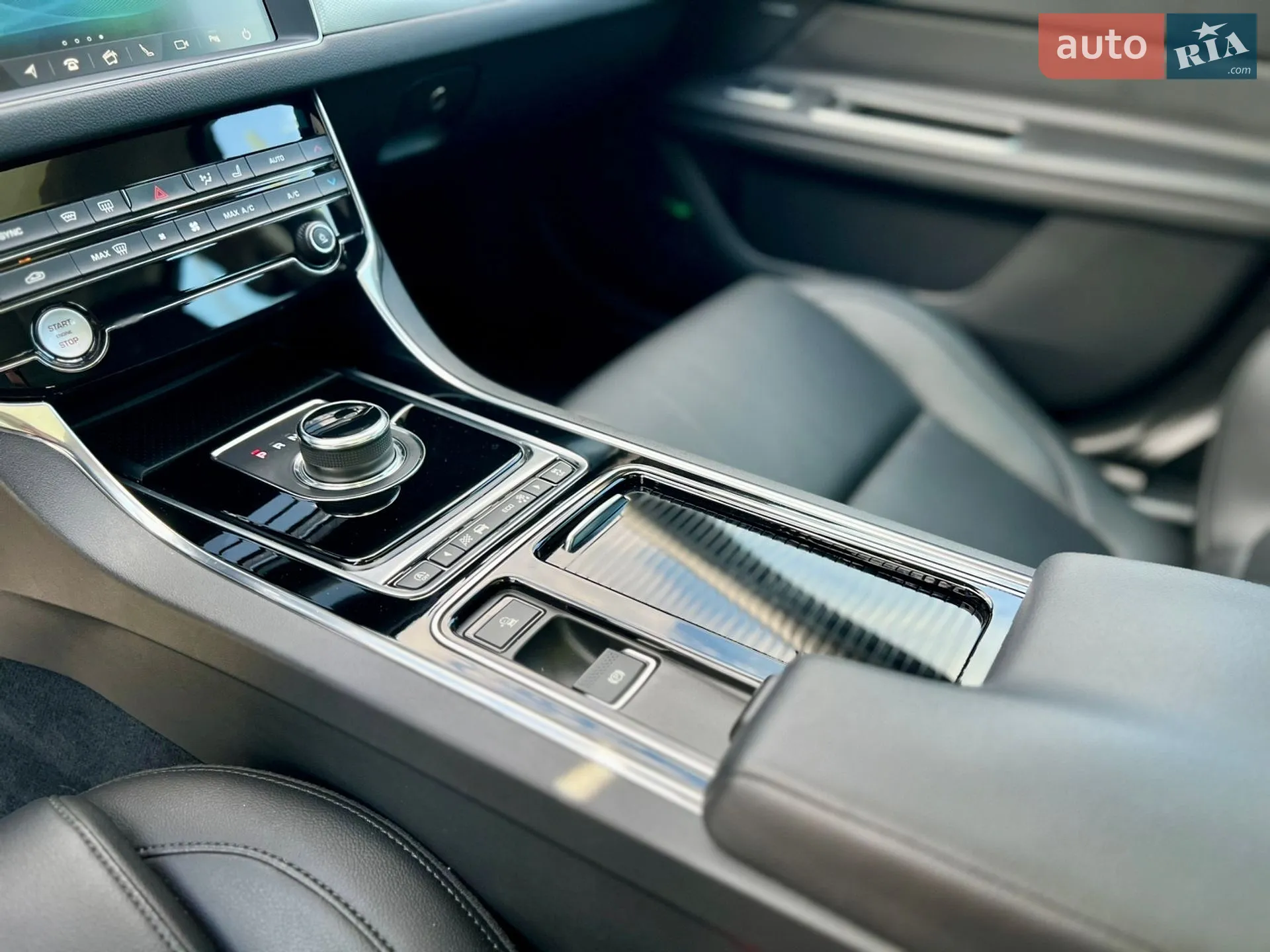 2018 Jaguar XF - мініатюра 32