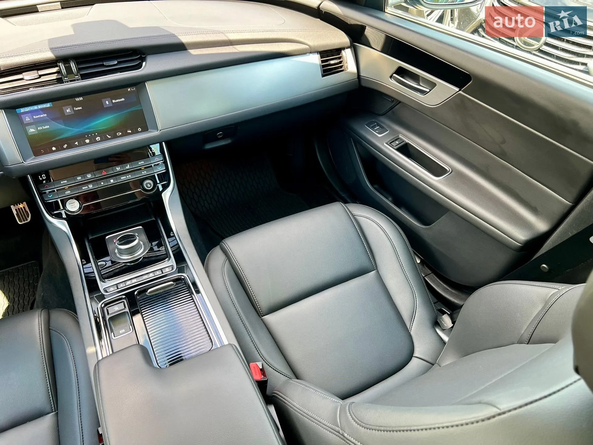 2018 Jaguar XF - мініатюра 43