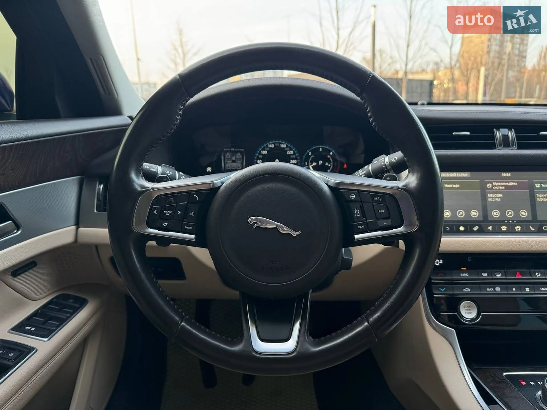 2017 Jaguar XF - мініатюра 12