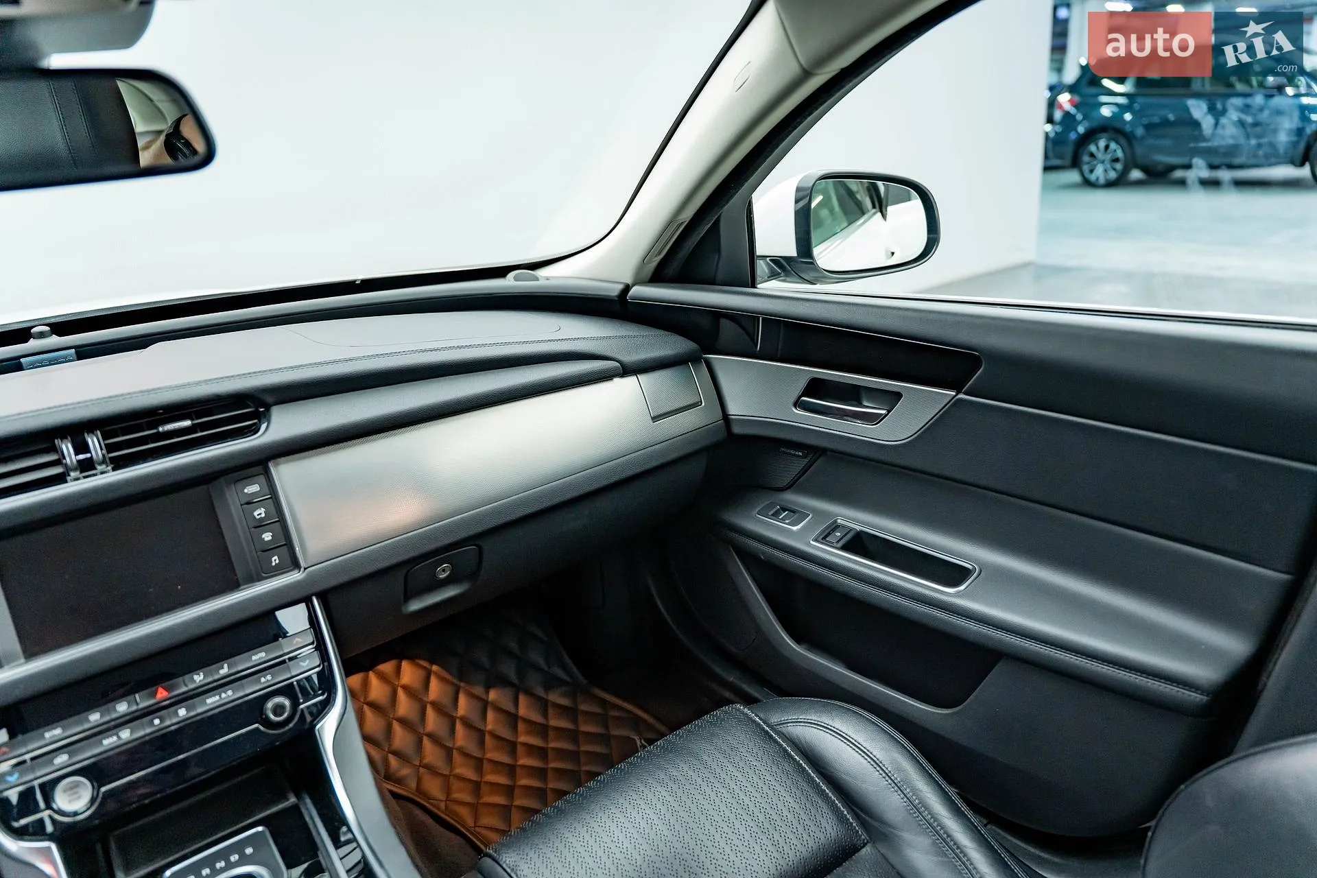 2016 Jaguar XF - мініатюра 14