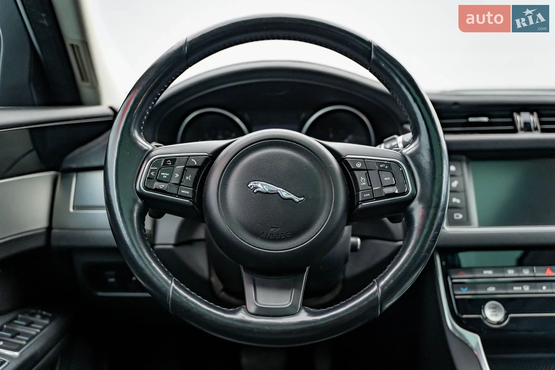 2016 Jaguar XF - мініатюра 14