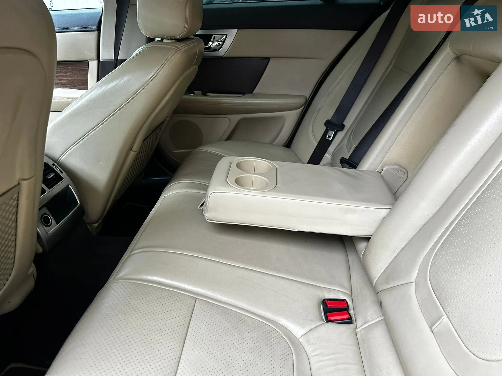 2012 Jaguar XF - мініатюра 36