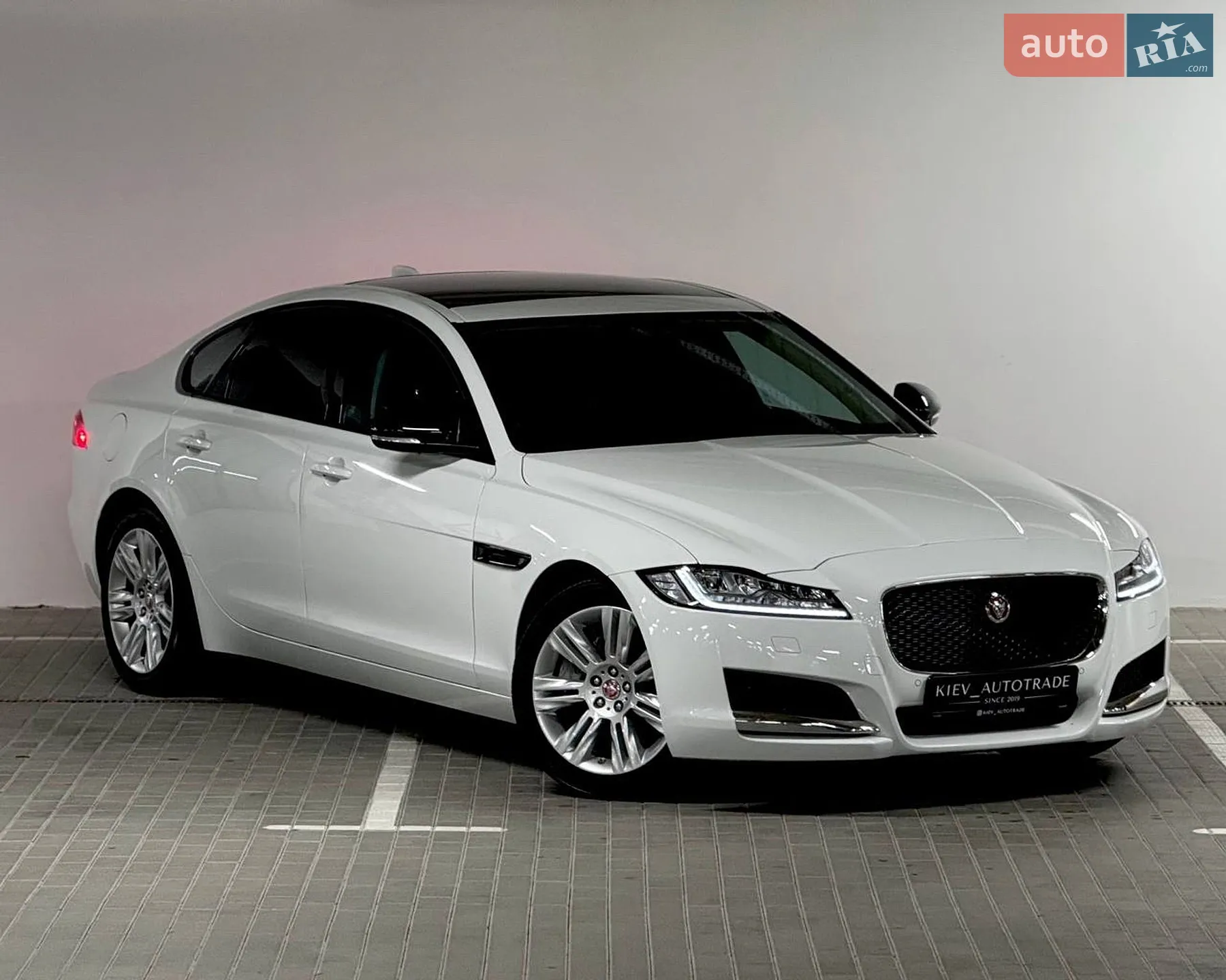 2016 Jaguar XF - мініатюра 2