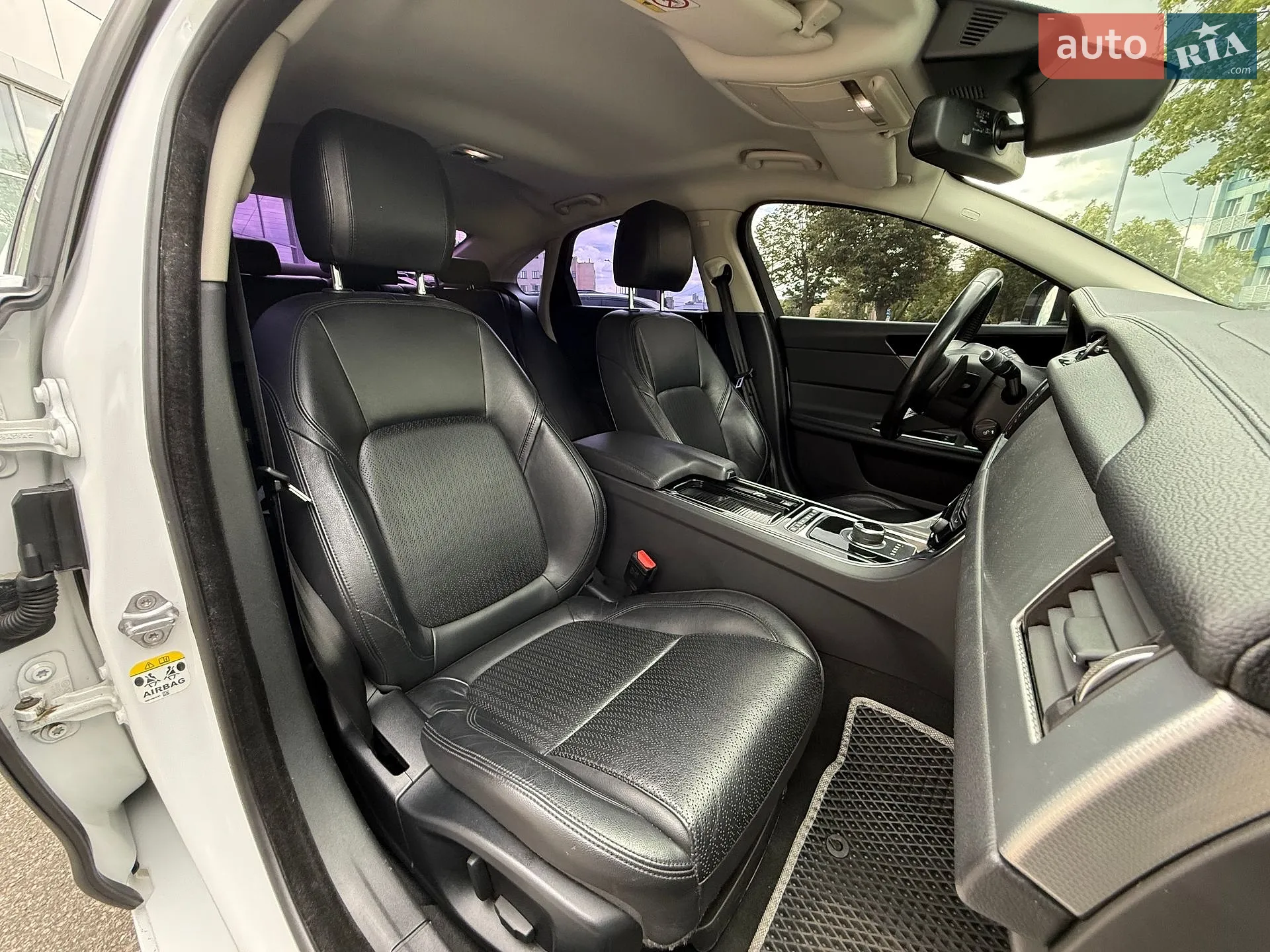 2016 Jaguar XF - мініатюра 13