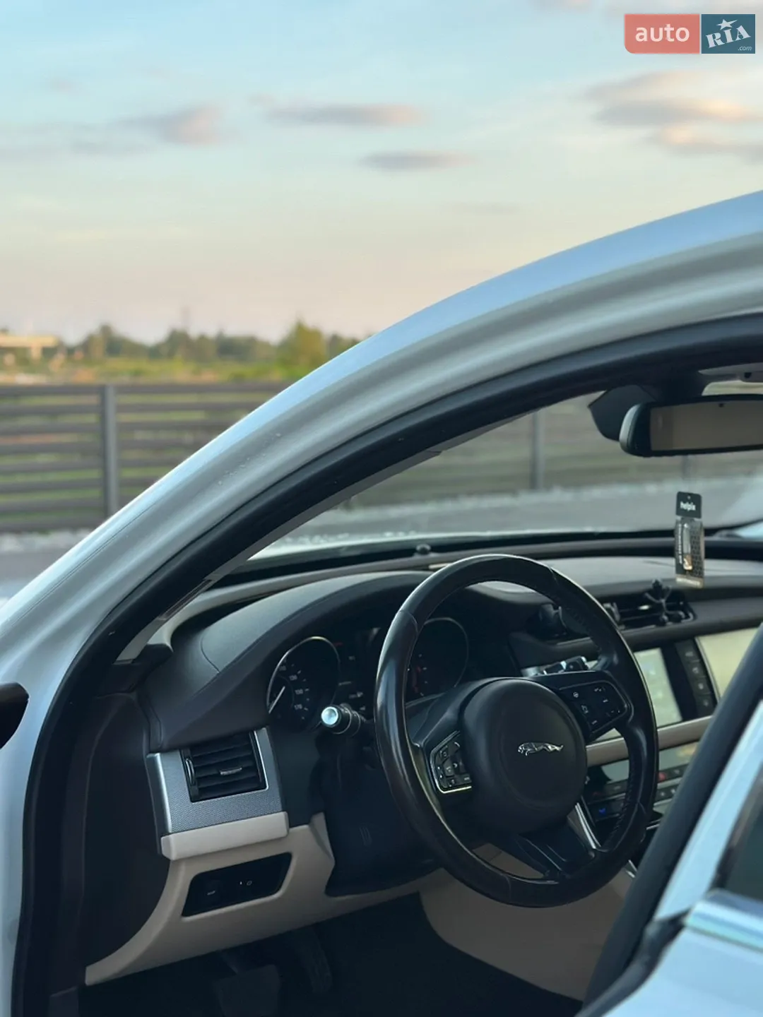 2016 Jaguar XF - мініатюра 13