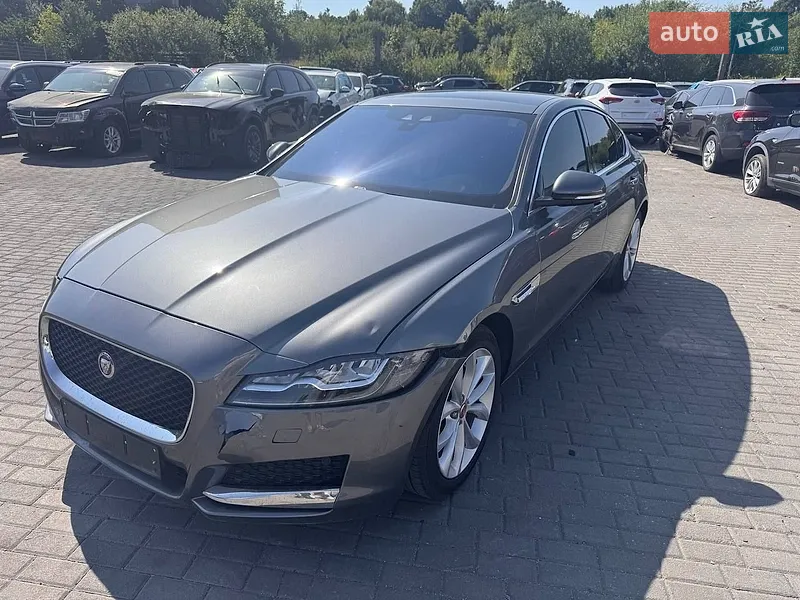 Jaguar XF