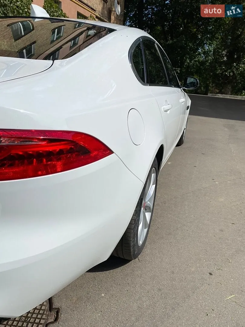 2016 Jaguar XF - мініатюра 2