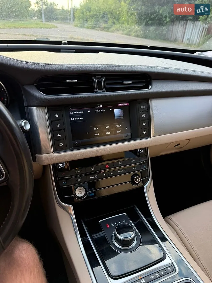 2016 Jaguar XF - мініатюра 9