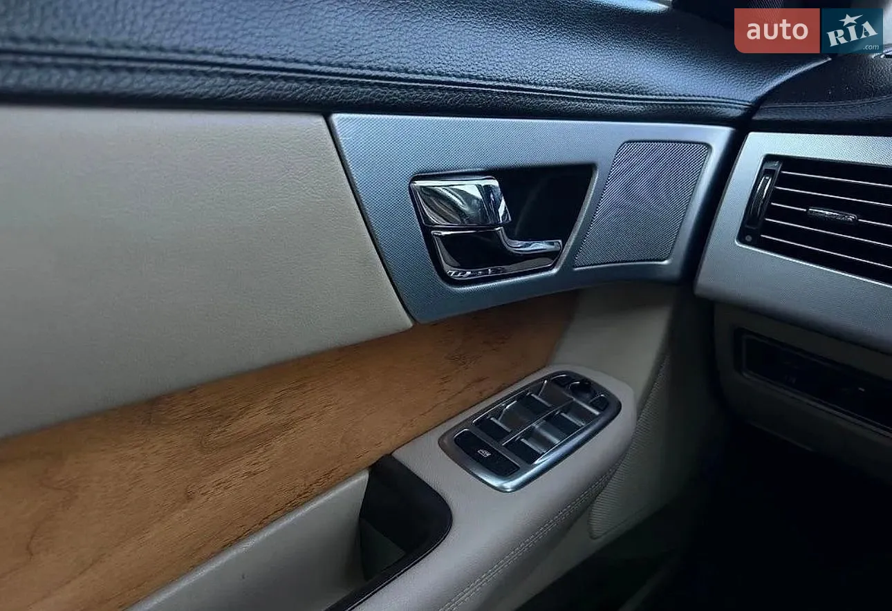 2012 Jaguar XF - мініатюра 10