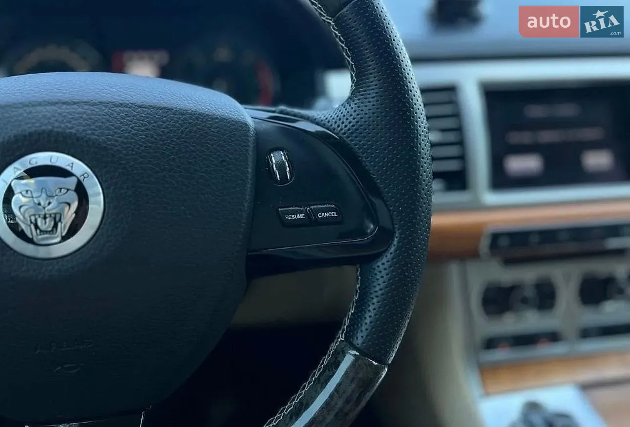 2012 Jaguar XF - мініатюра 15