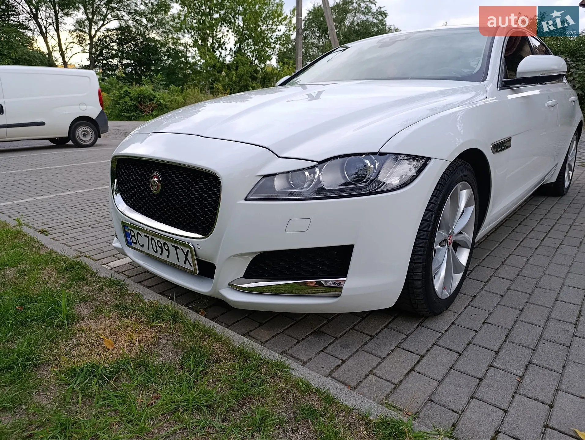 2017 Jaguar XF - мініатюра 11
