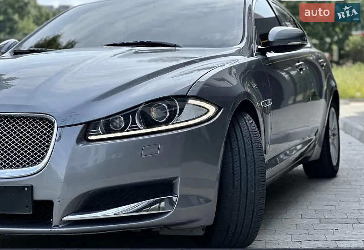 2012 Jaguar XF - мініатюра 2