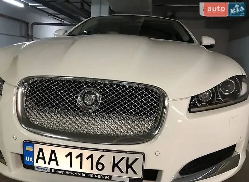 2012 Jaguar XF - мініатюра 3