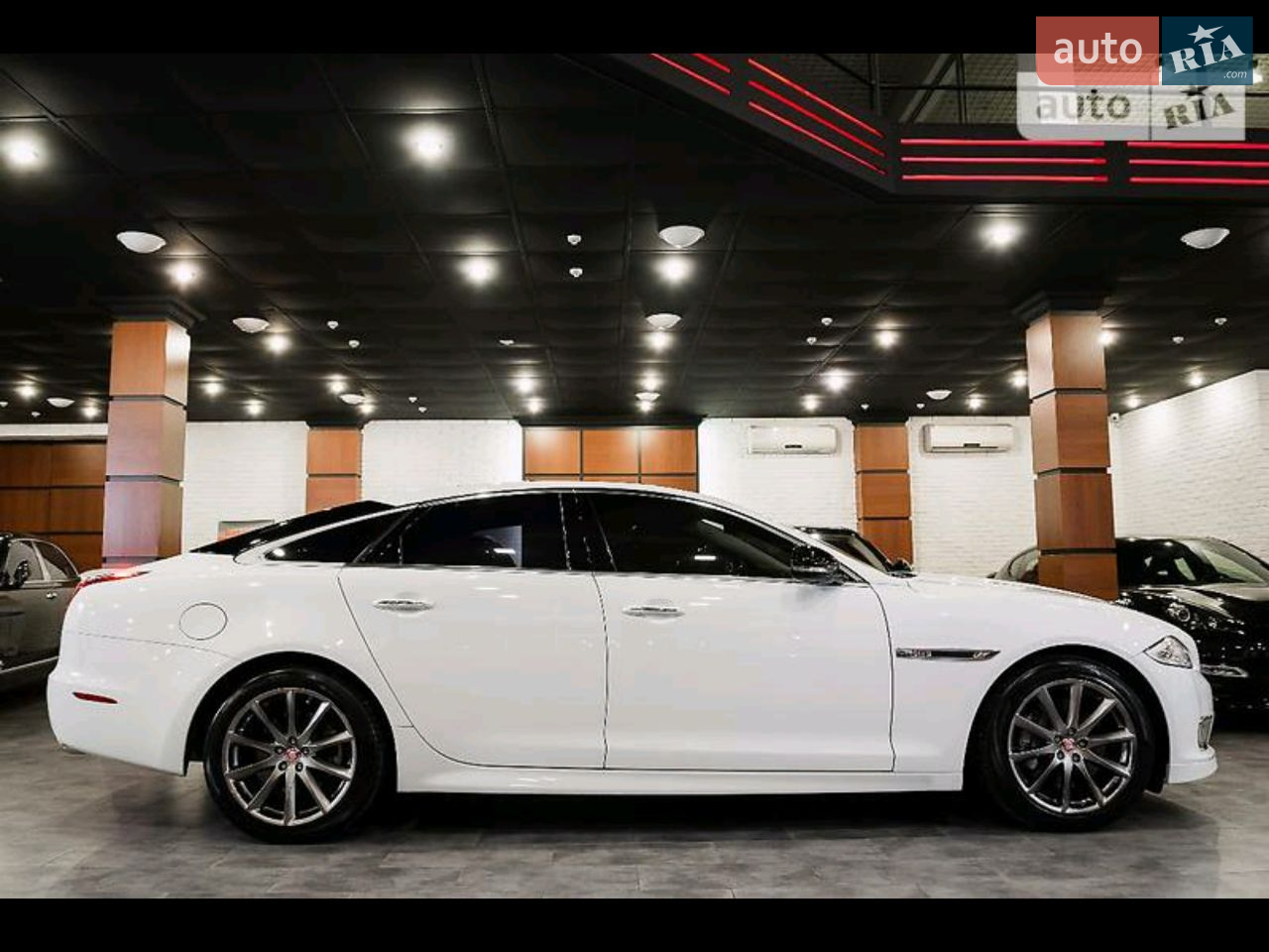 2013 Jaguar XJ - мініатюра 2