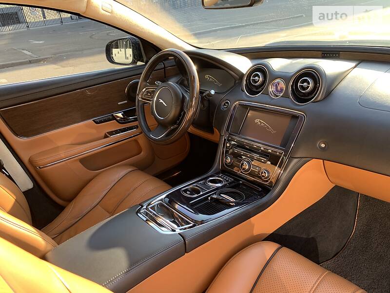 Седан Jaguar XJ 2010 в Києві