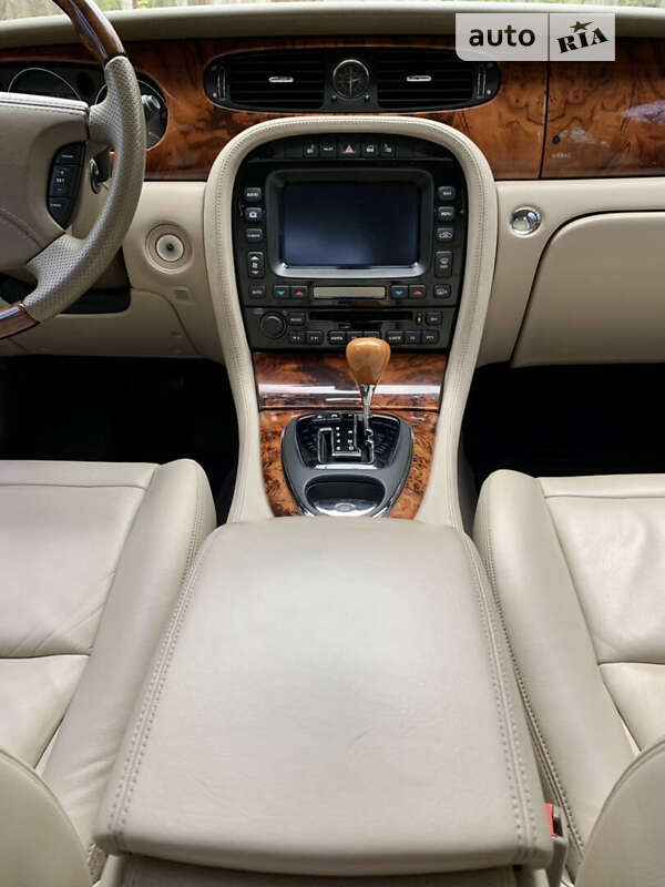 Седан Jaguar XJ 2003 в Києві
