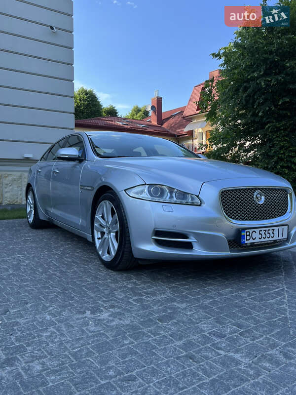 Седан Jaguar XJ 2013 в Львове