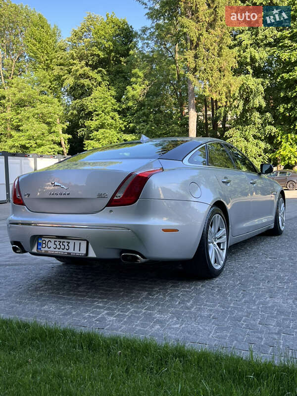 Седан Jaguar XJ 2013 в Львове