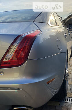 Седан Jaguar XJ 2009 в Львове