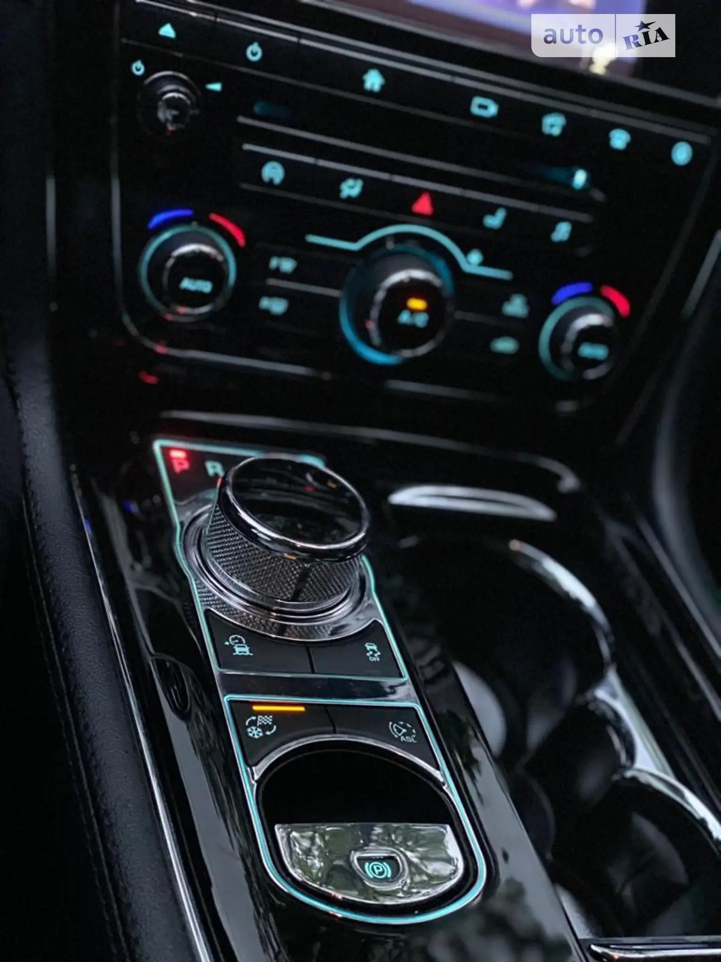 2015 Jaguar XJ - мініатюра 5