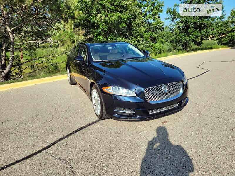 Седан Jaguar XJ 2010 в Львові